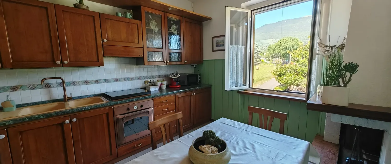 Cucina attrezzata della casa vacanze Verdeacquassisi ad Assisi